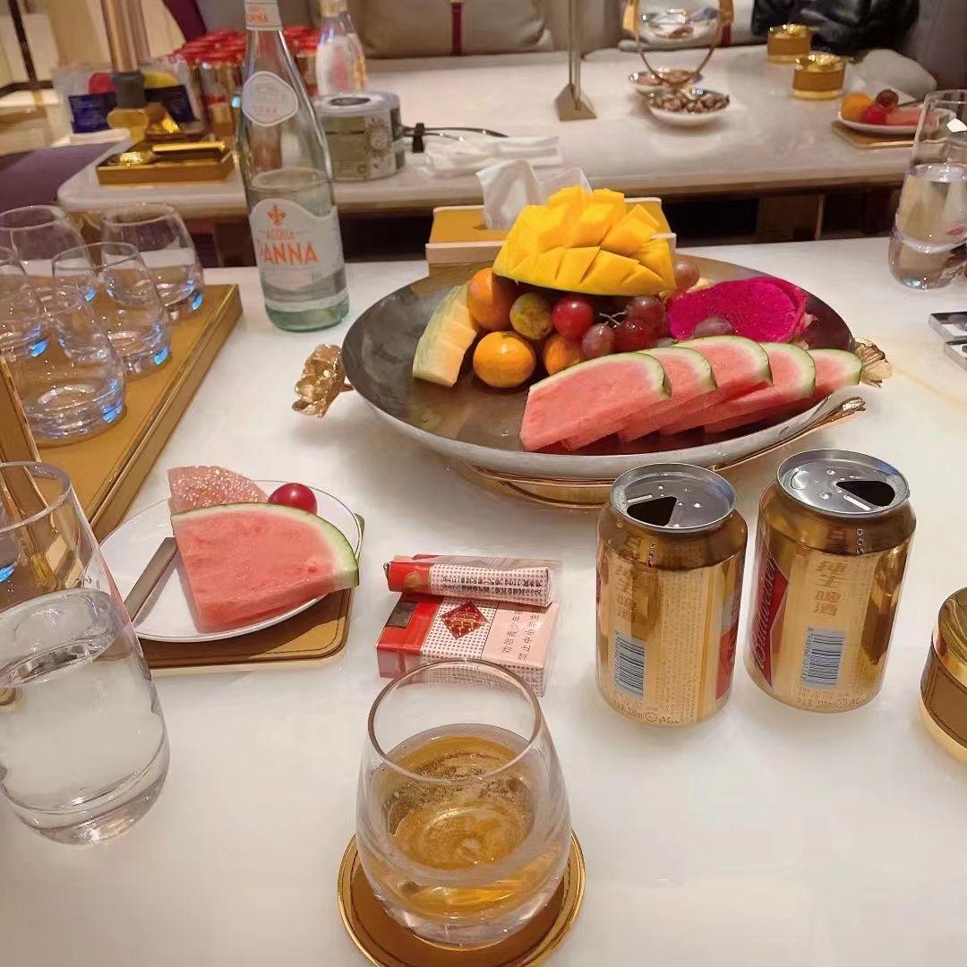 上海KTV良心队长直招美女模特.商务陪同.年薪百W起 上海KTV良心队长直招美女模特.商务陪同.年薪百W起