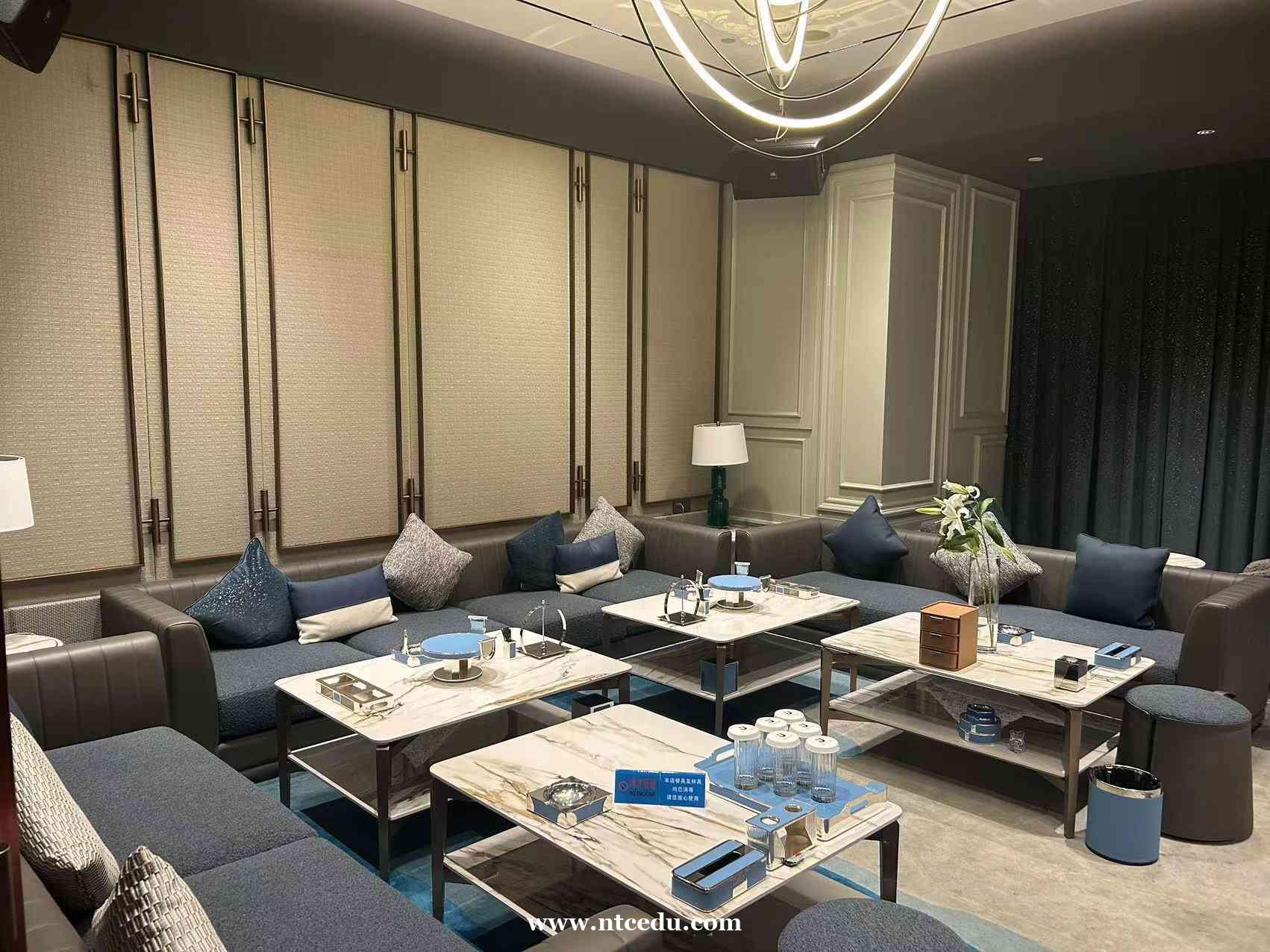 厦门夜场招聘给你提供赚钱的机遇本地稳定生意好的夜场提供住宿 厦门夜场招聘给你提供赚钱的机遇本地稳定生意好的夜场提供住宿