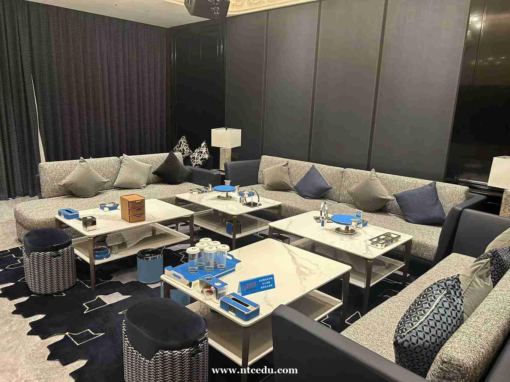 南宁夜场新招聘好上班工作轻松无压力直接招聘不需交一分钱 南宁夜场新招聘好上班工作轻松无压力直接招聘不需交一分钱