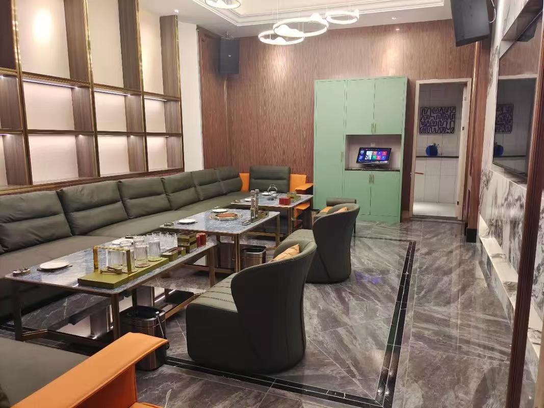 济南夜总会招聘服务员礼仪(KTV日结招聘天天上.公司直招无费 济南夜总会招聘服务员礼仪(KTV日结招聘天天上.公司直招无费